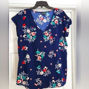 CLOSING CLOSET. Express Top